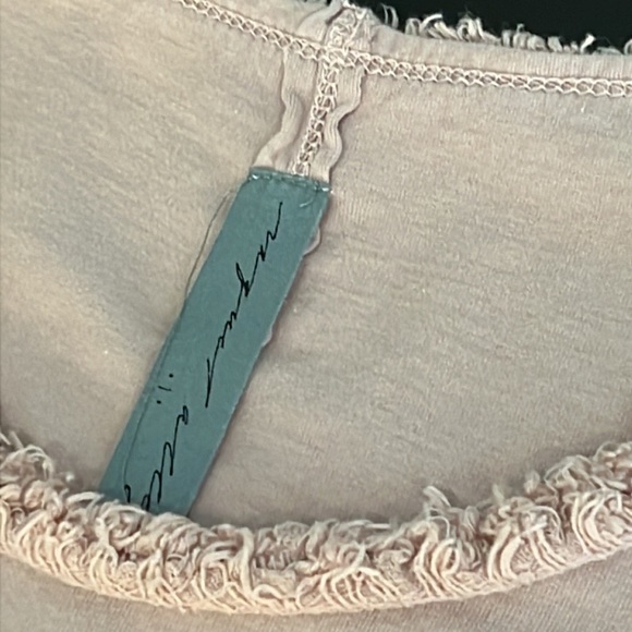 RAQUEL ALLEGRA asymmetrical cold shoulder raw edge cutout Tee, blush, size 1 {M} - Picture 4 of 11